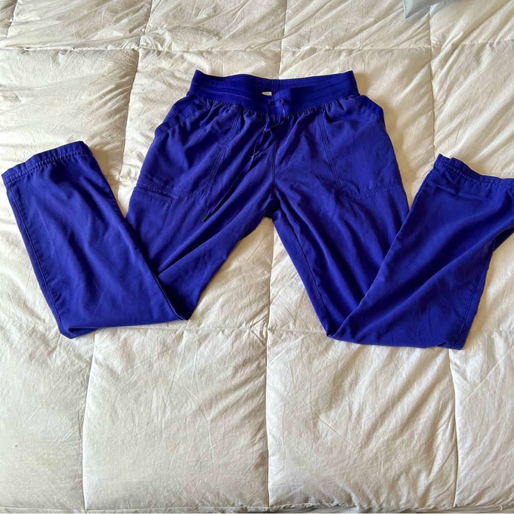 Spread Good Cheer women’s scrub pants